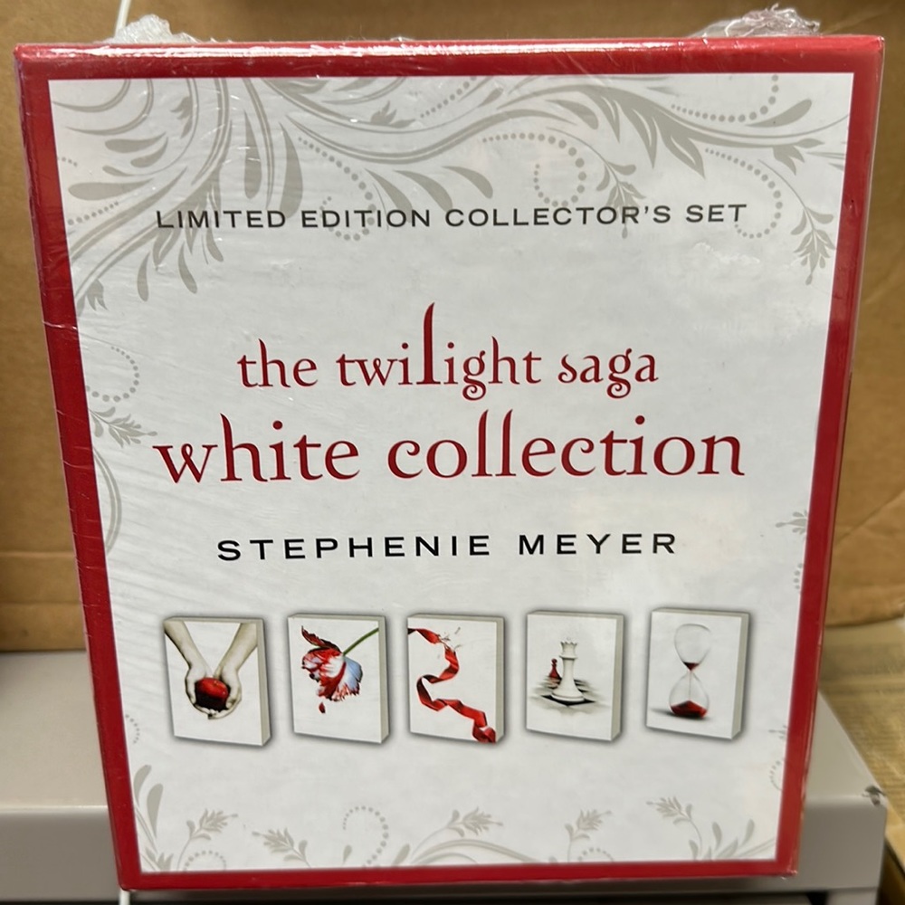 Limited Edition “The Twighlight Saga” White Collection book series